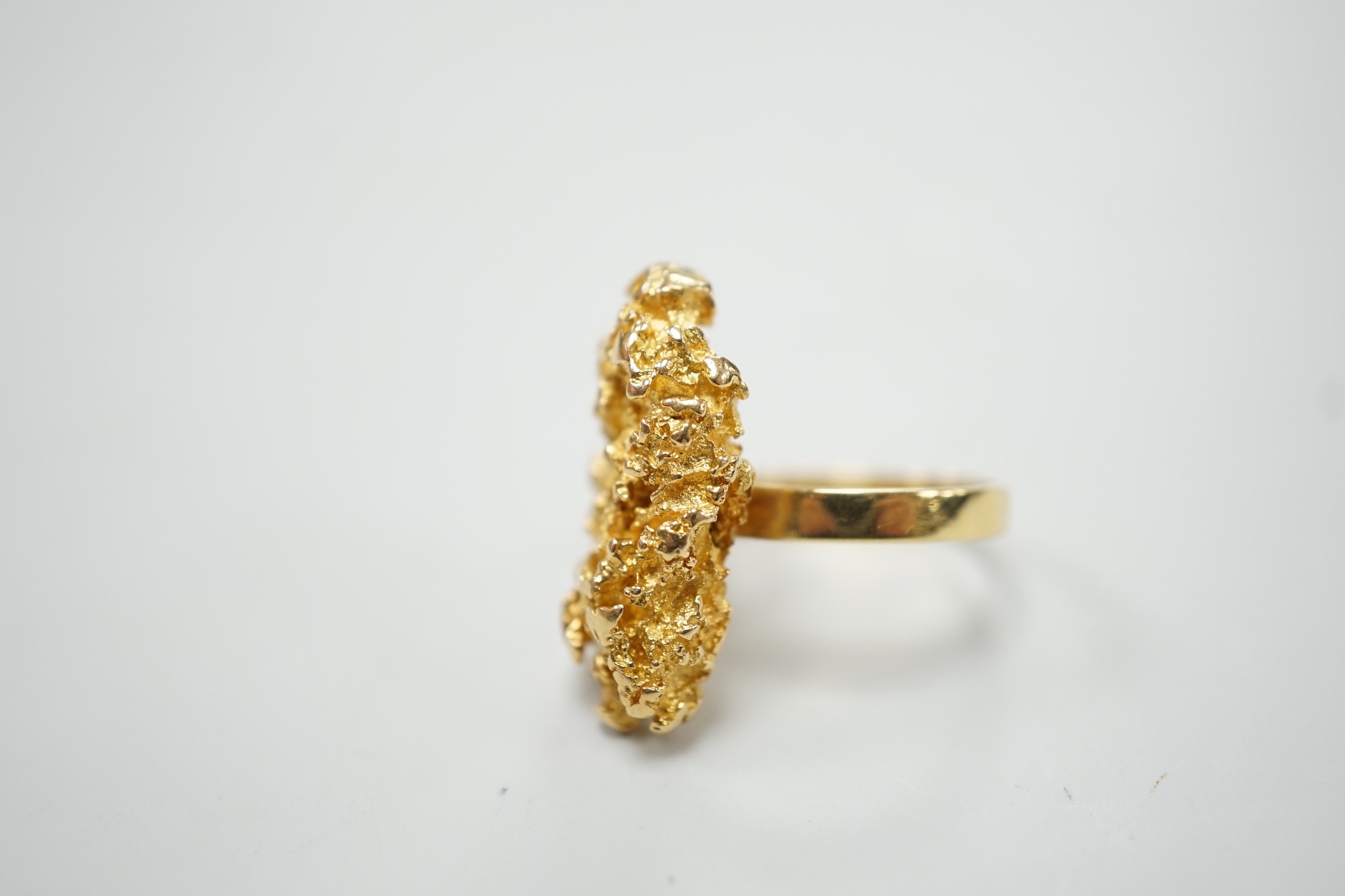 An African yellow metal nugget ring, size M/N, 15.3 grams.